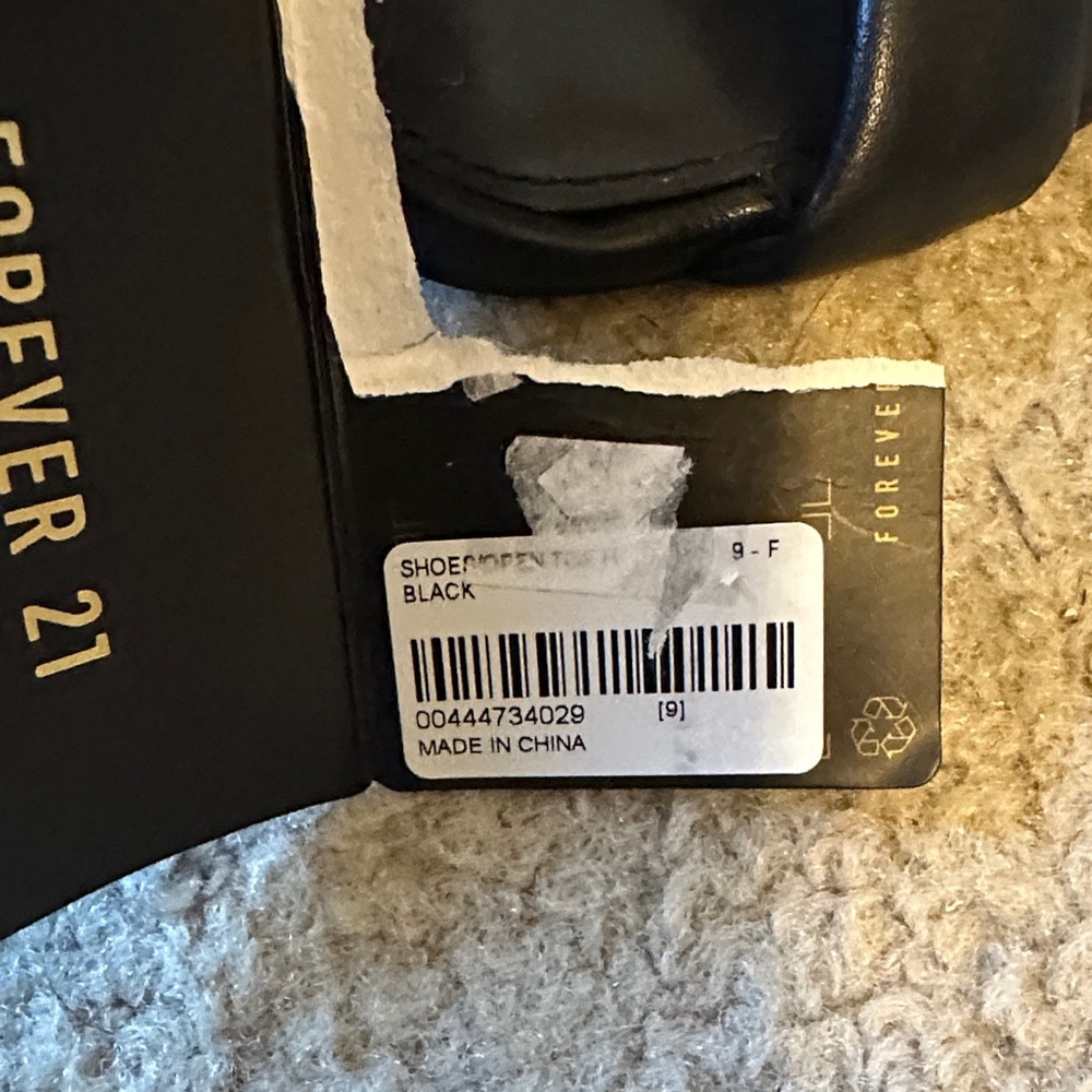 Forever 21 Black Strappy Heeled Sandals - Picture 2 of 3